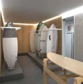 Espaço ilustrativo para pranchas e equipamentos de praia