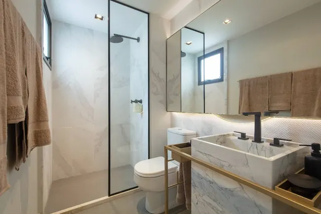 Banheiro da suíte — Atmosfera Condominium Park · Decorado de 4 quartos
