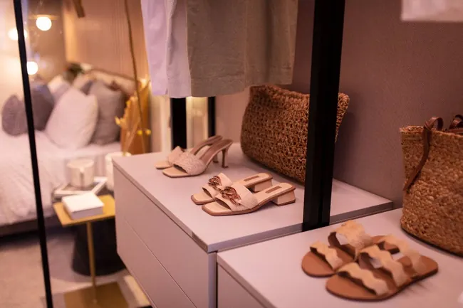 Detalhe do closet — Atmosfera Condominium Park · Decorado de 3 quartos