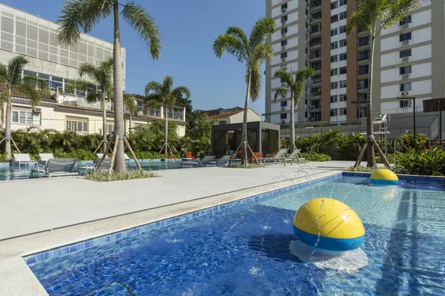 Piscina infantil e jardins — Atmosfera Condominium Park · Condomínio pronto
