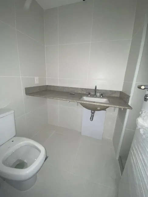 Banheiro — apartamento sem decoração — Atmosfera Condominium Park · Apartamento sem decoração