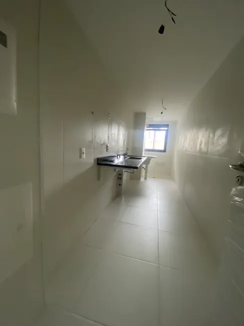 Cozinha e área de serviço — apartamento sem decoração — Atmosfera Condominium Park · Apartamento sem decoração