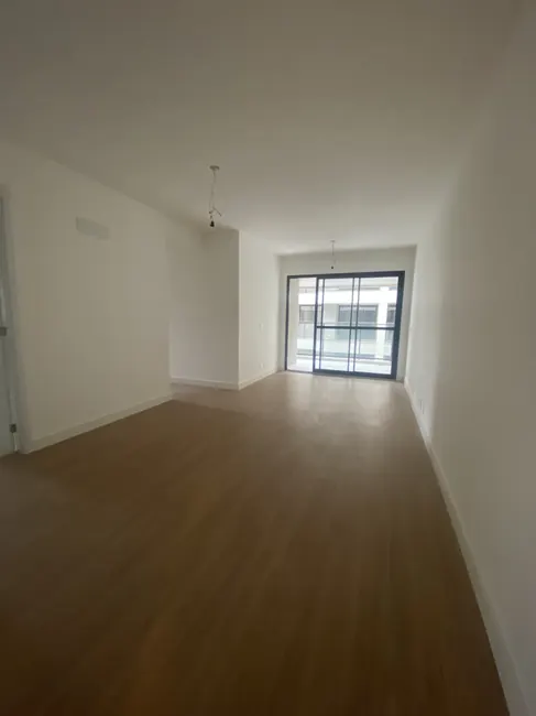 Circulação e sala — apartamento sem decoração — Atmosfera Condominium Park · Apartamento sem decoração
