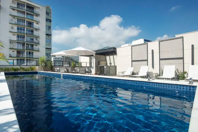 Piscina adulto — Aura Tijuca · Condomínio pronto