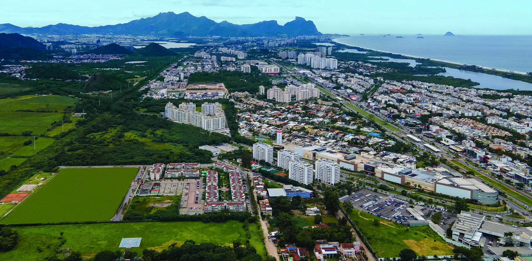 Vista aérea do Recreio dos Bandeirantes e entorno do Bothanica Park