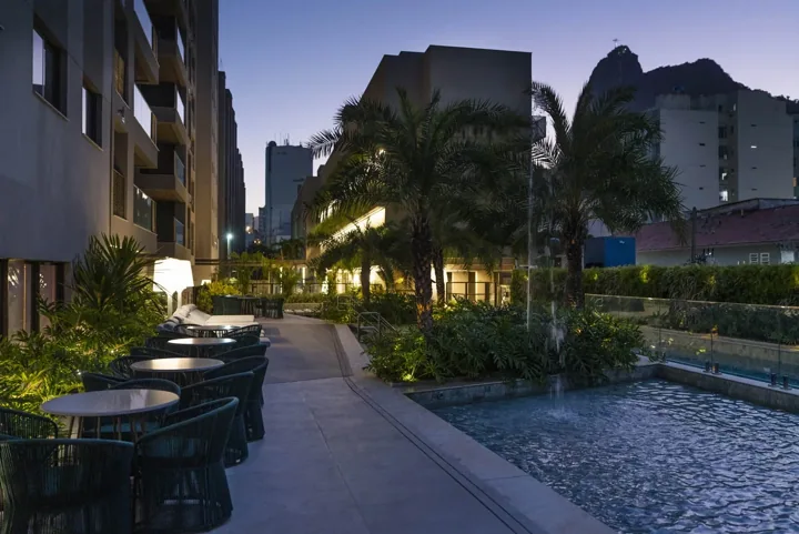 Iconyc by YOO — Piscina