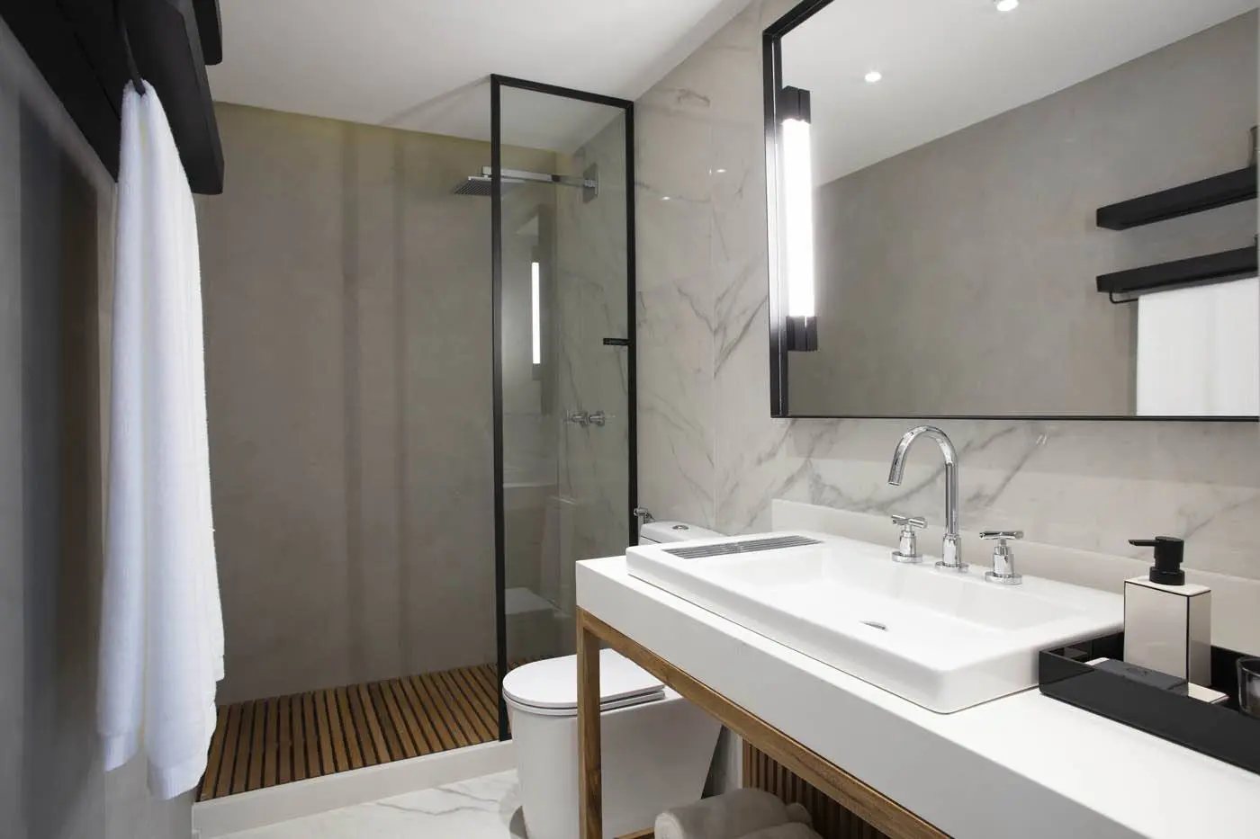 Banheiro da unidade do Latitud Condominium Design