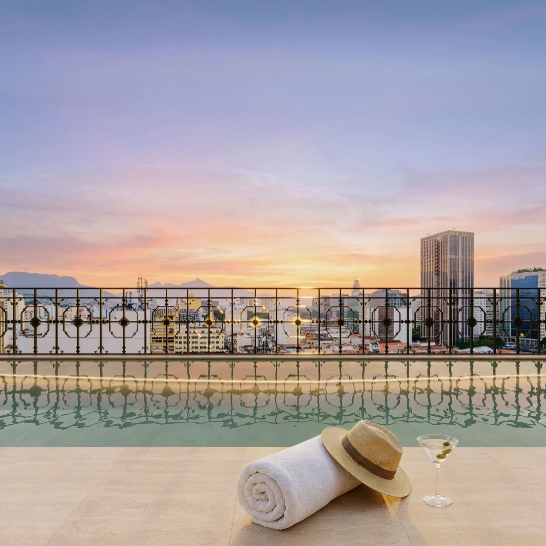 Piscina no rooftop do Lumière Studios Boutique