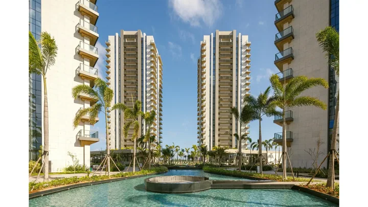 Oceana Golf — Espelho d'água com ilha de fogo · fotografia oficial
