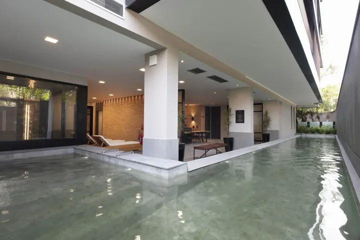 Oka Residence Lagoa — Piscina