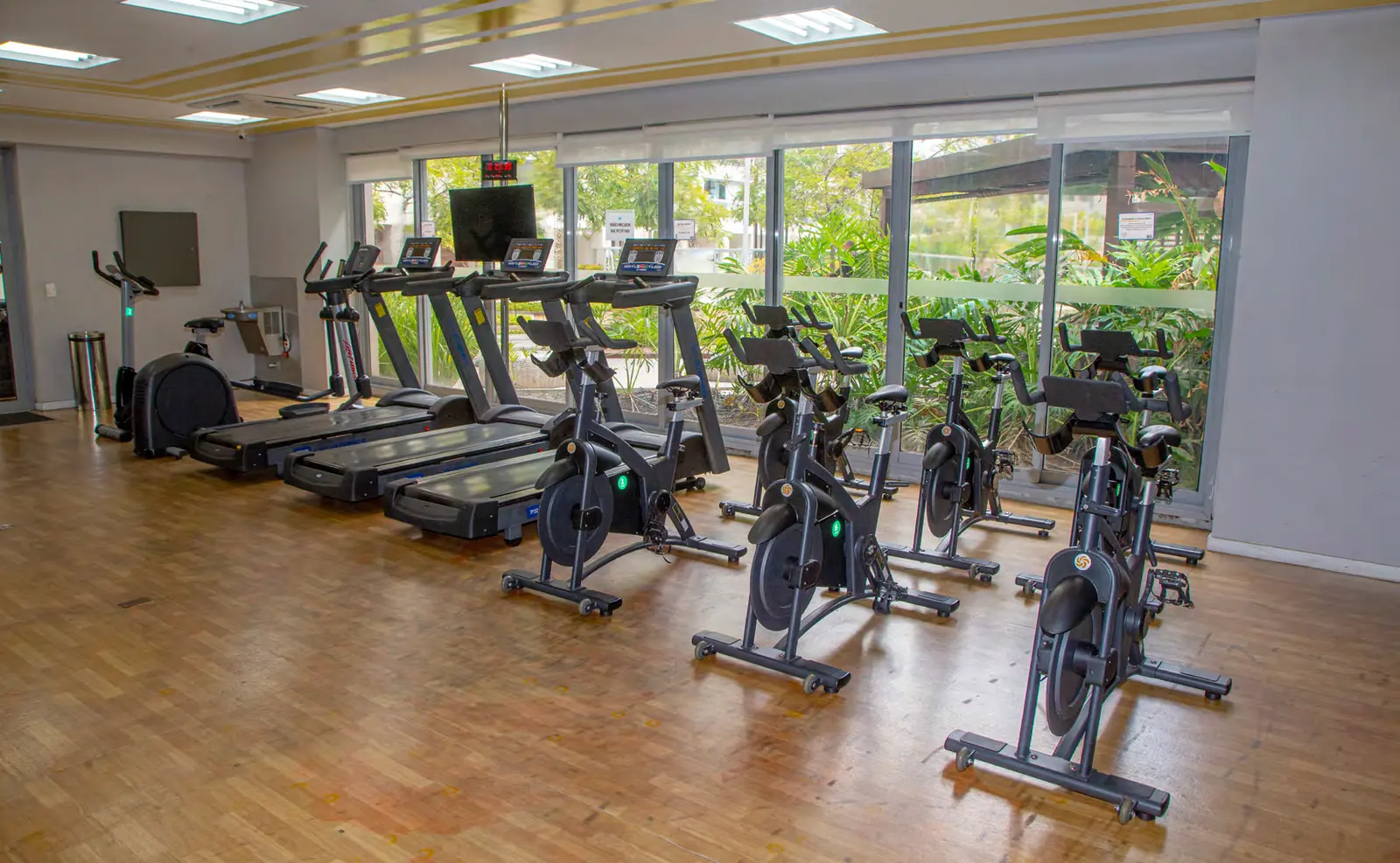 Imagem real da sala de cardio do RG Personal Residences
