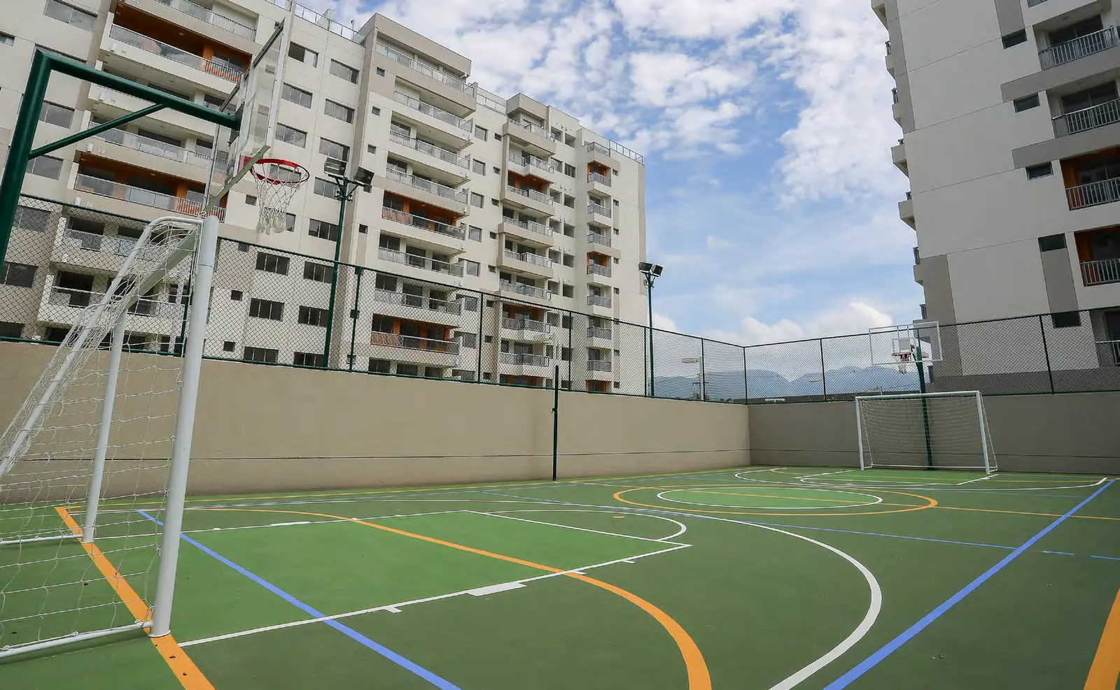 Imagem real da quadra poliesportiva do RG Personal Residences
