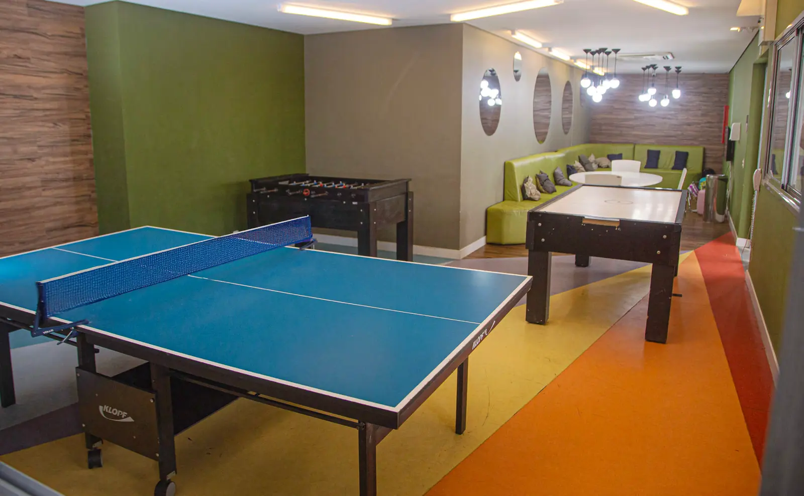 Imagem real do salão de jogos do RG Personal Residences