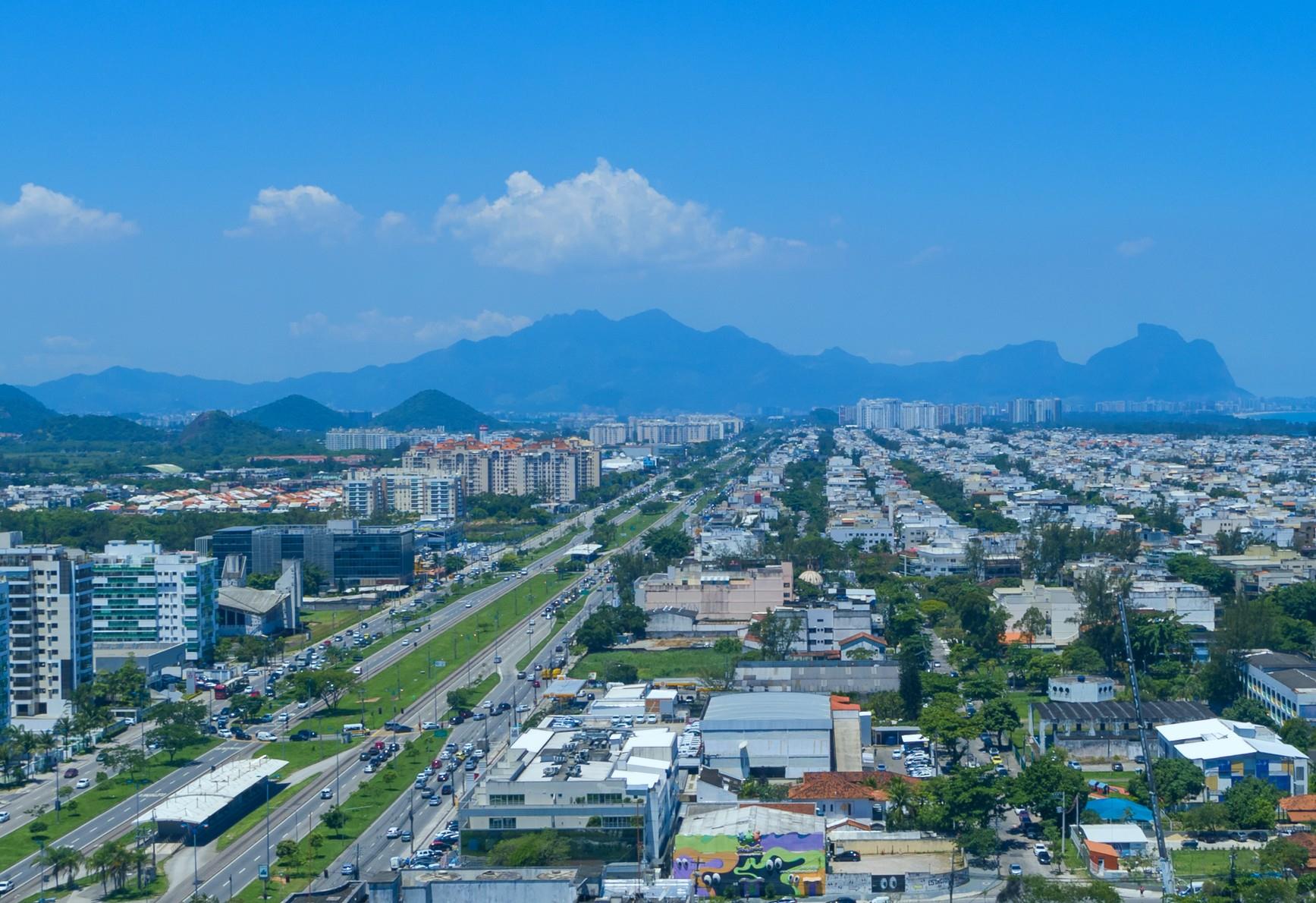 Paisagem urbana, montanhas e litoral do Rio de Janeiro próximos ao Villa Blanca III Residence