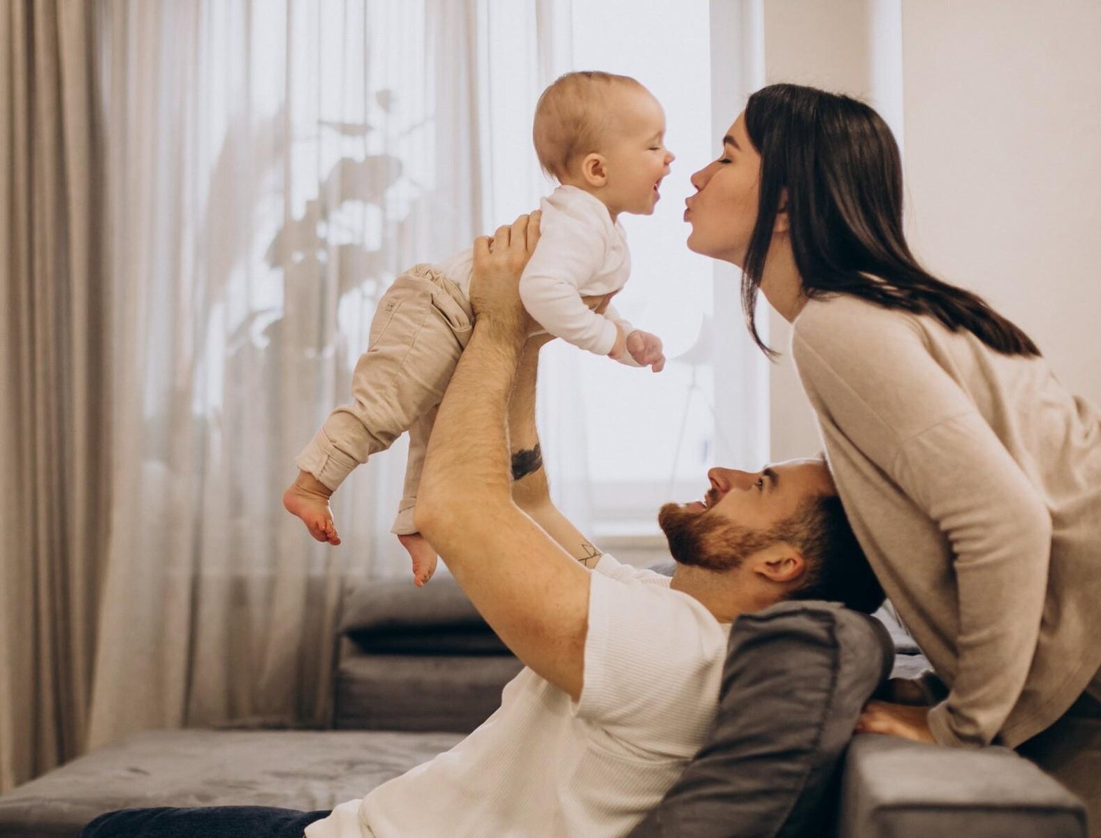 Família reunida em casa, inspiração do Villa Blanca IV Residence